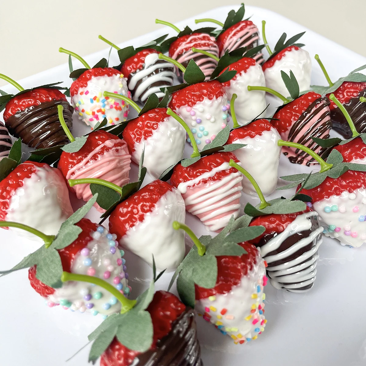 3-Piece Set of Artificial Strawberry Models Various Styles of Fake Fruit Jam Fake Sugar Nedle Models Funny Toys