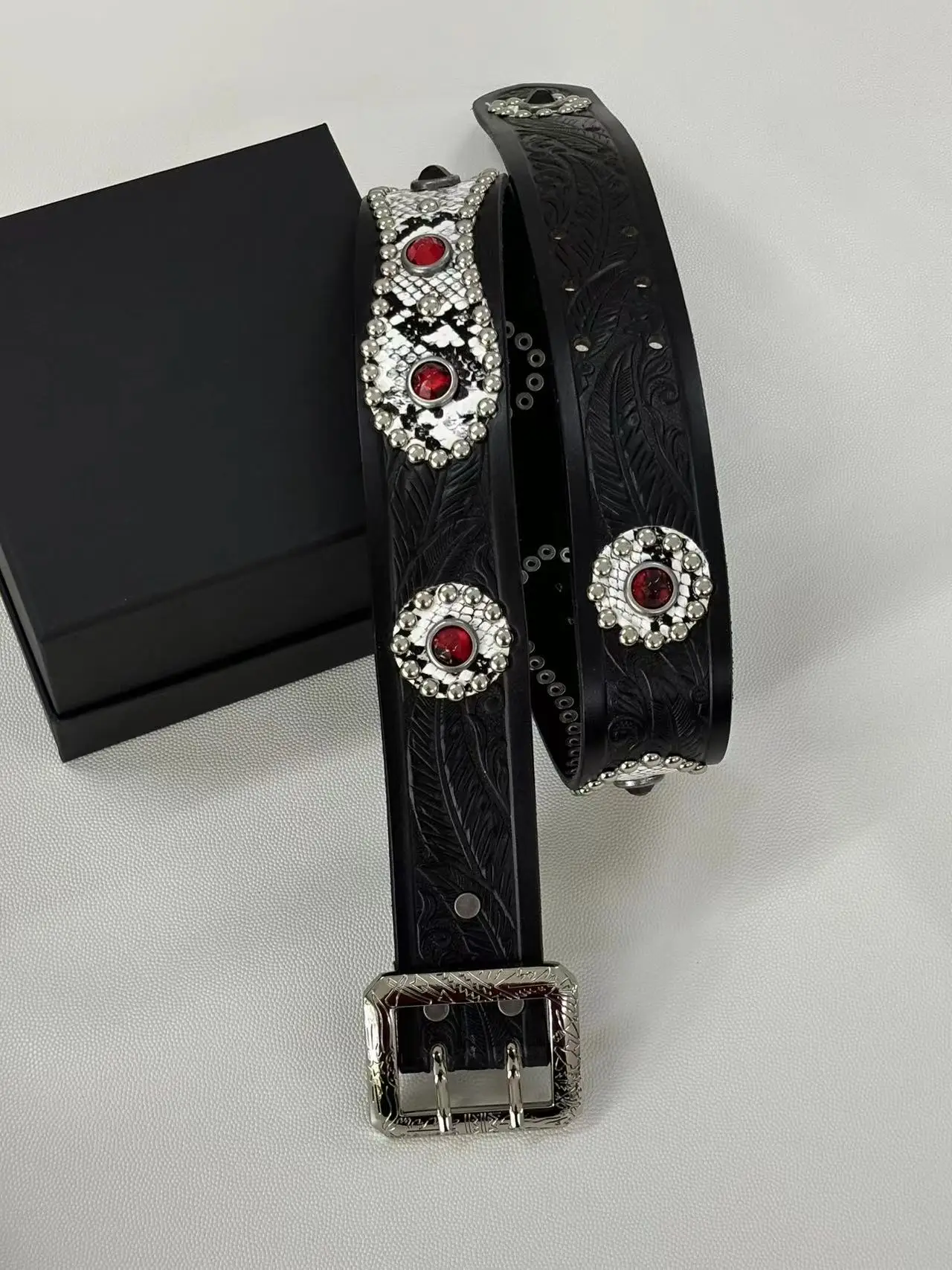 Snake skin ten red diamonds