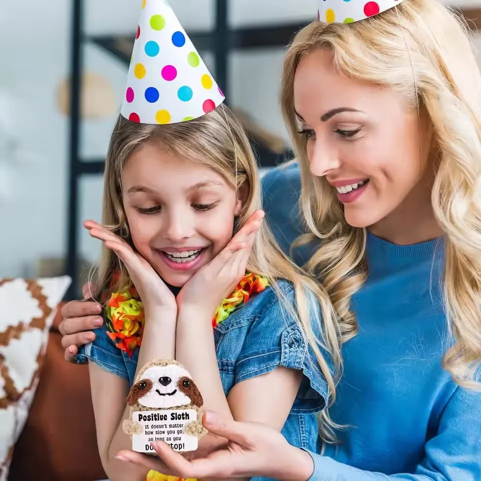 Personnage De Dessin Animé De Pomme De Terre Donnant Le Pouce Vers Le Haut. Illustration