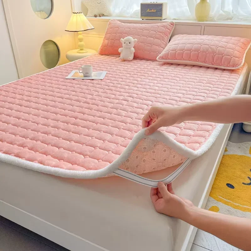 Warm Mattress Topper Quilted Bed Mat Cover Velvet Bed Linen Plaid Mattress Protection Pad матрасы для кровати (No Pillowcase)