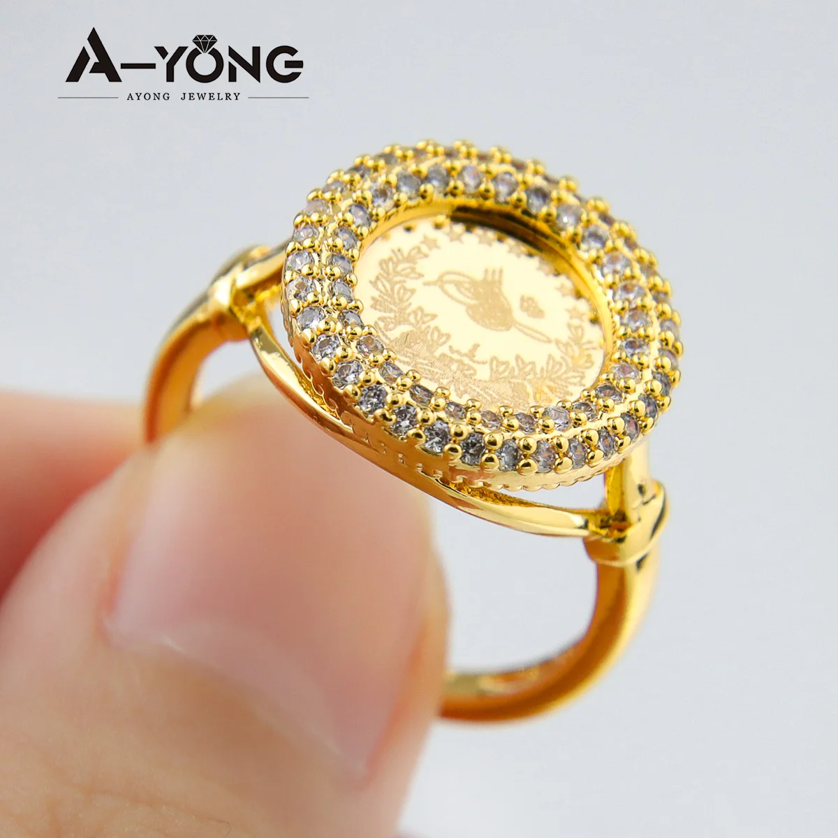 KRONIC Gold おとさ and jewelry