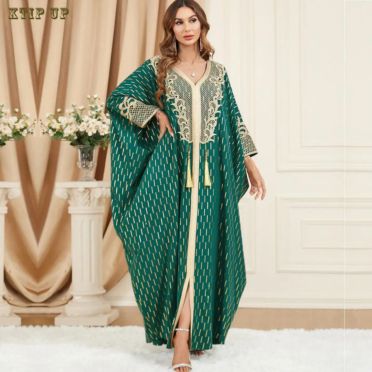 

Muslim Fashion Arabic Green Gold Plated Bat Sleeve Collar Splice Middle Eastern Dubai Islamic Large Tassel Split Dress Abaya