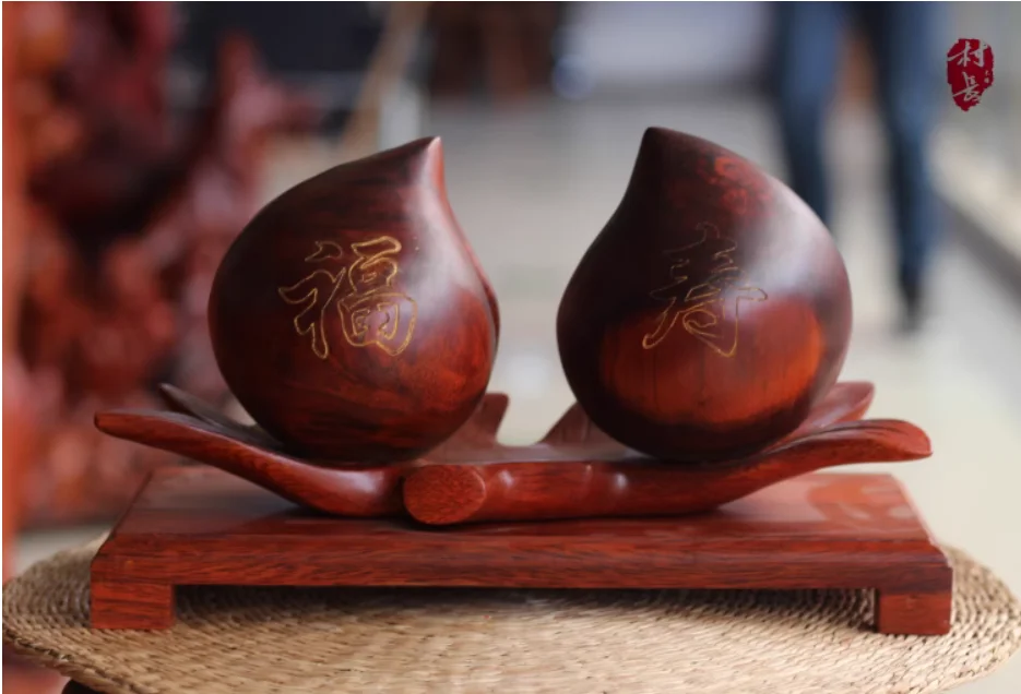 

Fushou peach birthday gift carving home decoration Rosewood carving crafts Solid wood peach decoration