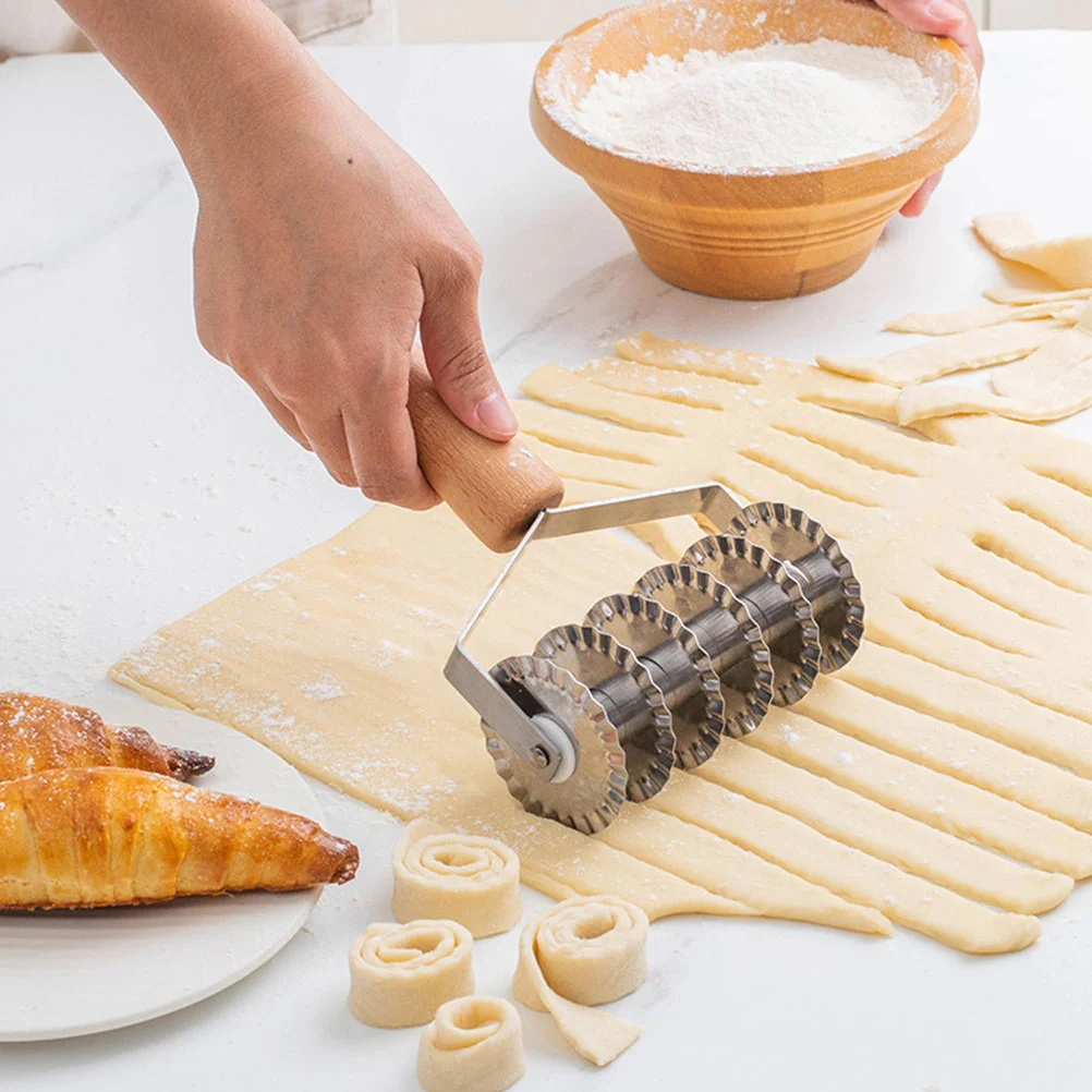 Ergonomic Wood Handle Noodle Cutter Stainless Steel Dough Cutter Lattice Roll Cutter Kitchen Supplies Pizza Tool Baking Equipment