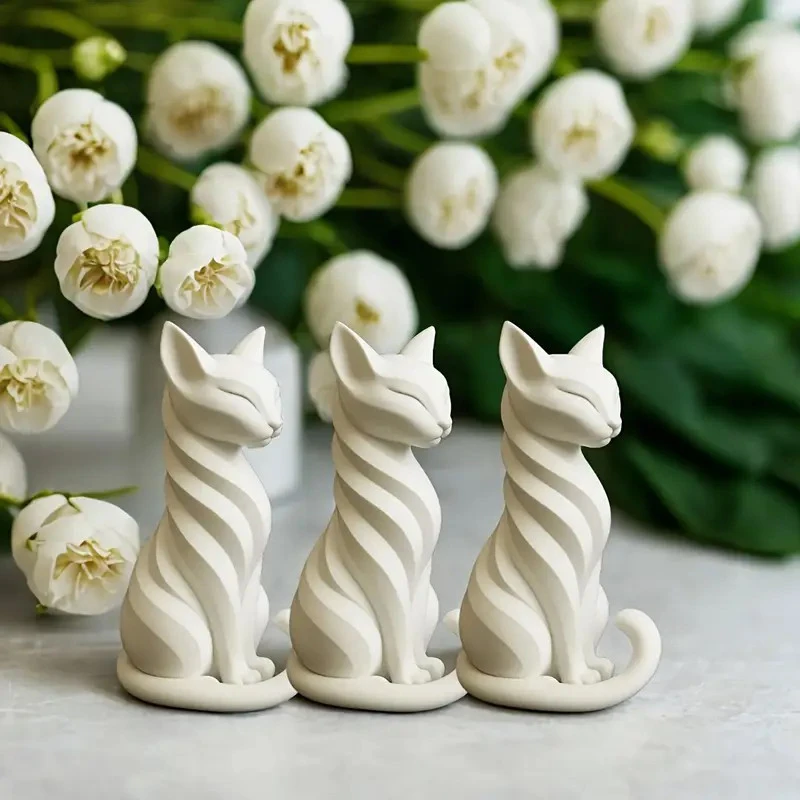 1pc Elegant Cat Sculpture With Stripes Cat Figurine Indoor/Outdoor Home Decor Charming Cat Statue Desks Bookshelves Ornament