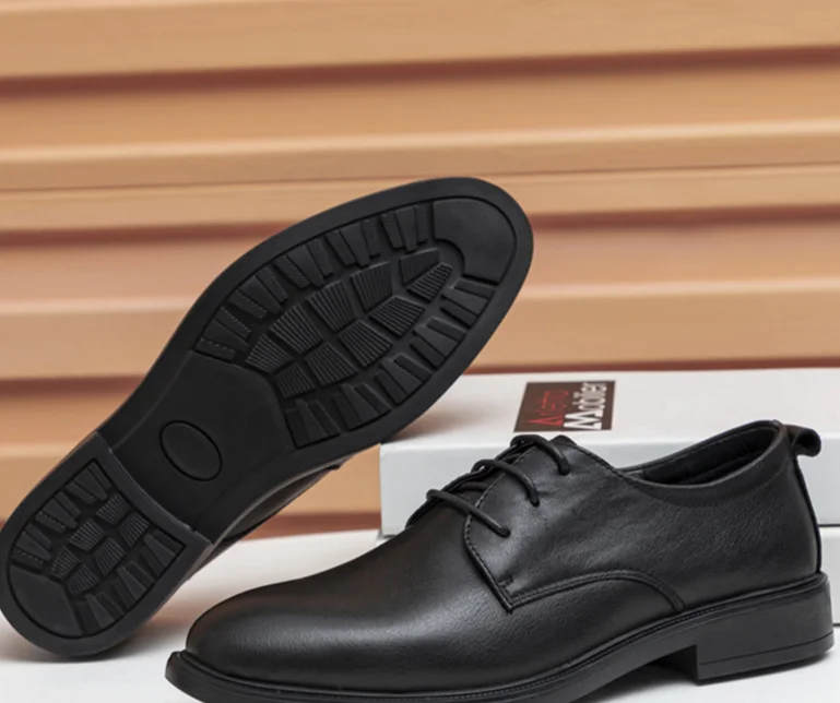 2024 Nouvelle couche de peau de vache robe d'affaires hommes avec tête ronde basse devant à lacets chaussures de mariage en cuir de marié_voghion.com