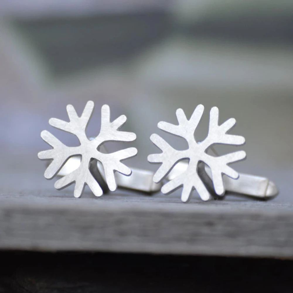 Personalized Snowflake cufflinks, Simple And Fashionable Stainless Steel Classic Cufflinks, A Party Gift For Good Friends.