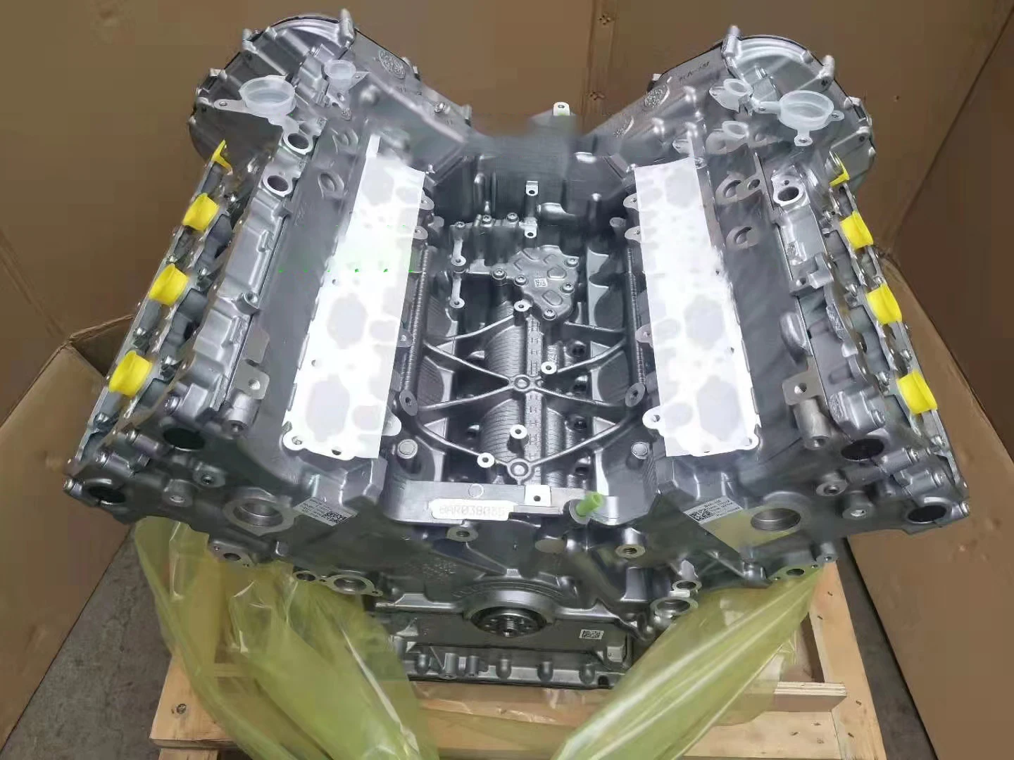 Рисунок 2 - 3UR-FE 5,7 л 8-цилиндровый двигатель