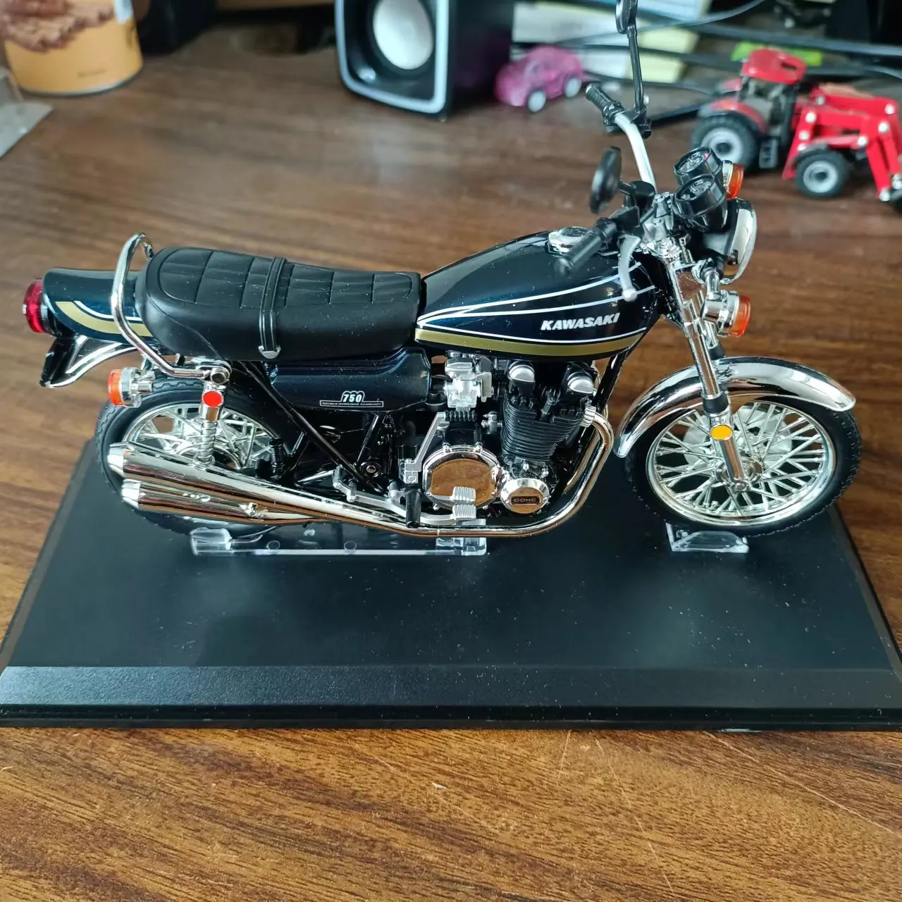 Kawasaki 750rs Z2 オートバイダイキャスト 1:12 スケール 