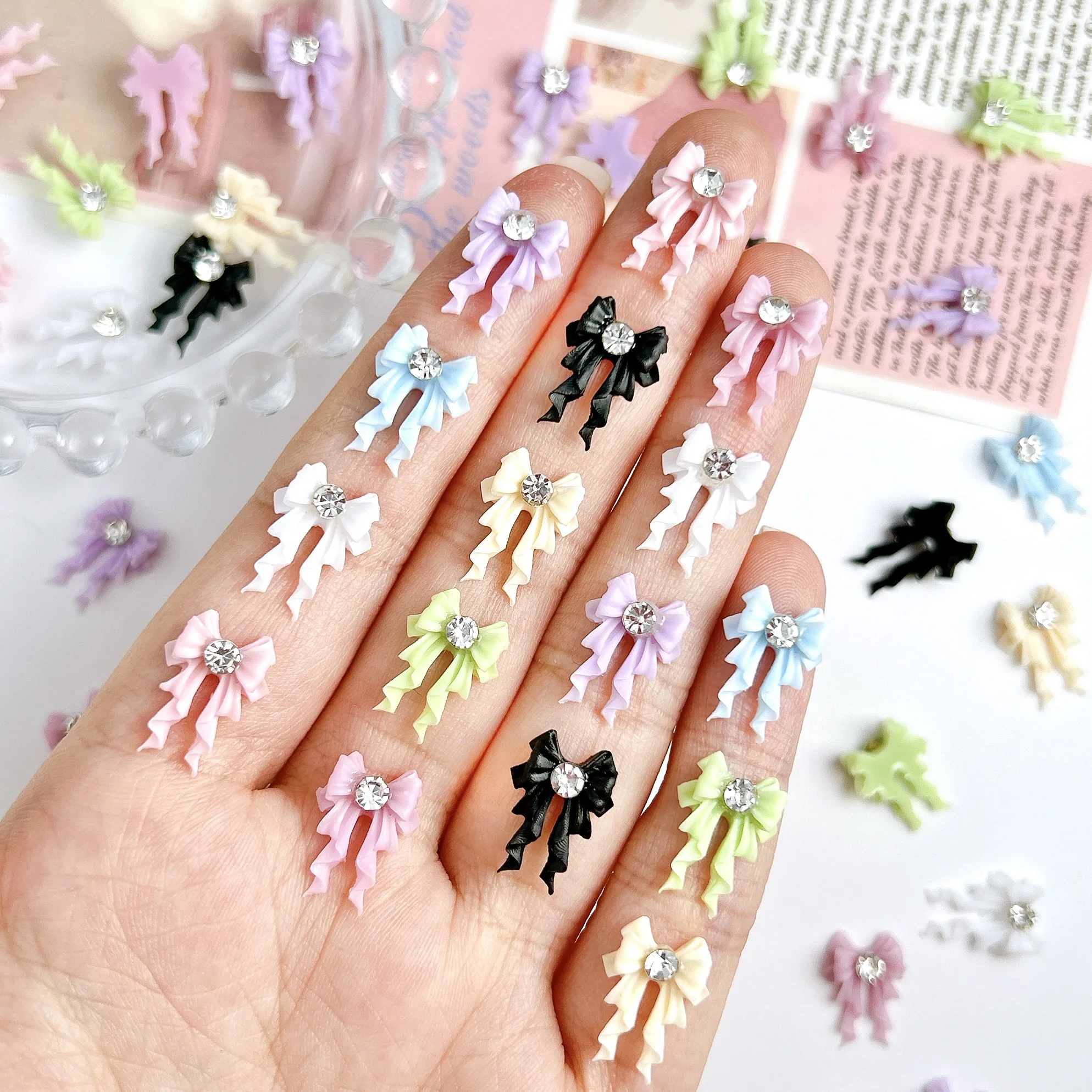 20PCS 멀티 컬러 미니멀리스트 리본 보우 네일 매력 달콤한 미니 라인 석 상감 곡선 활 수지 네일 아트 장식 DIY