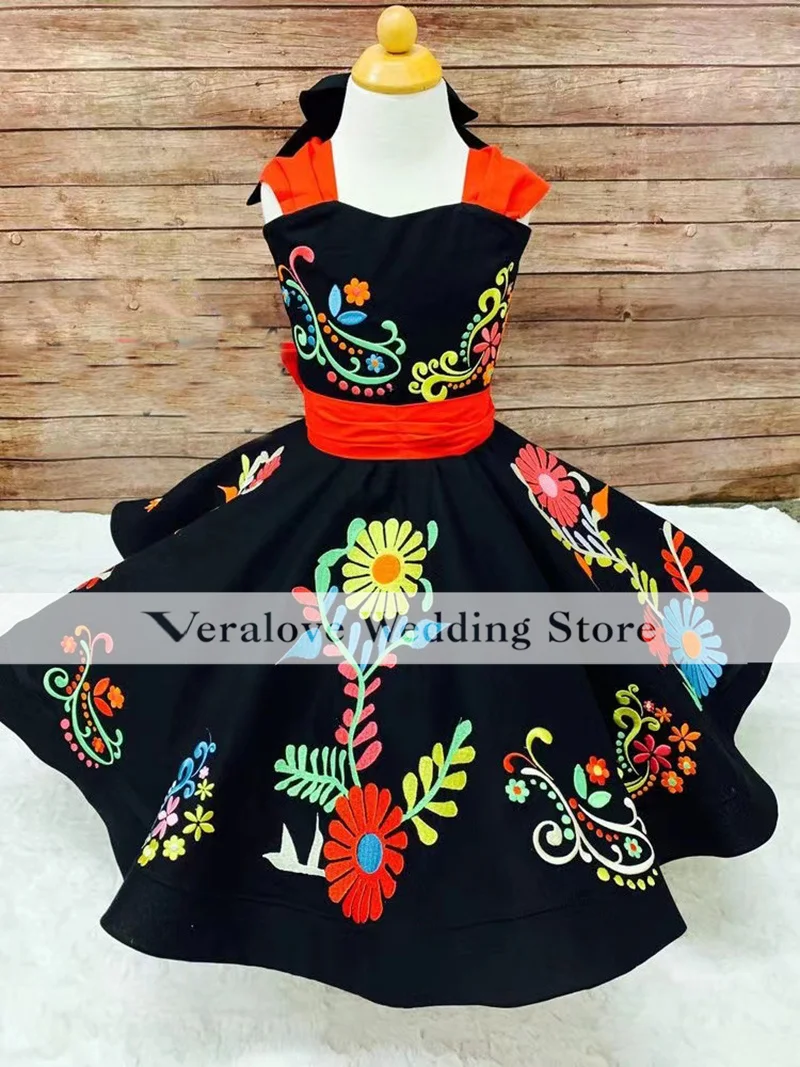 

Mexican Embroidery Girl Pageant Dress For Wedding Black Baby Princess First Communion Dress Vestido niña Mini Charro Quinceanera