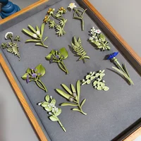 Women Vintage Flower Pearl Brooches Pins Palace Enamel Plant Brooch Pin Corsage Lady Wedding Party Elegant Badges Jewelry 2