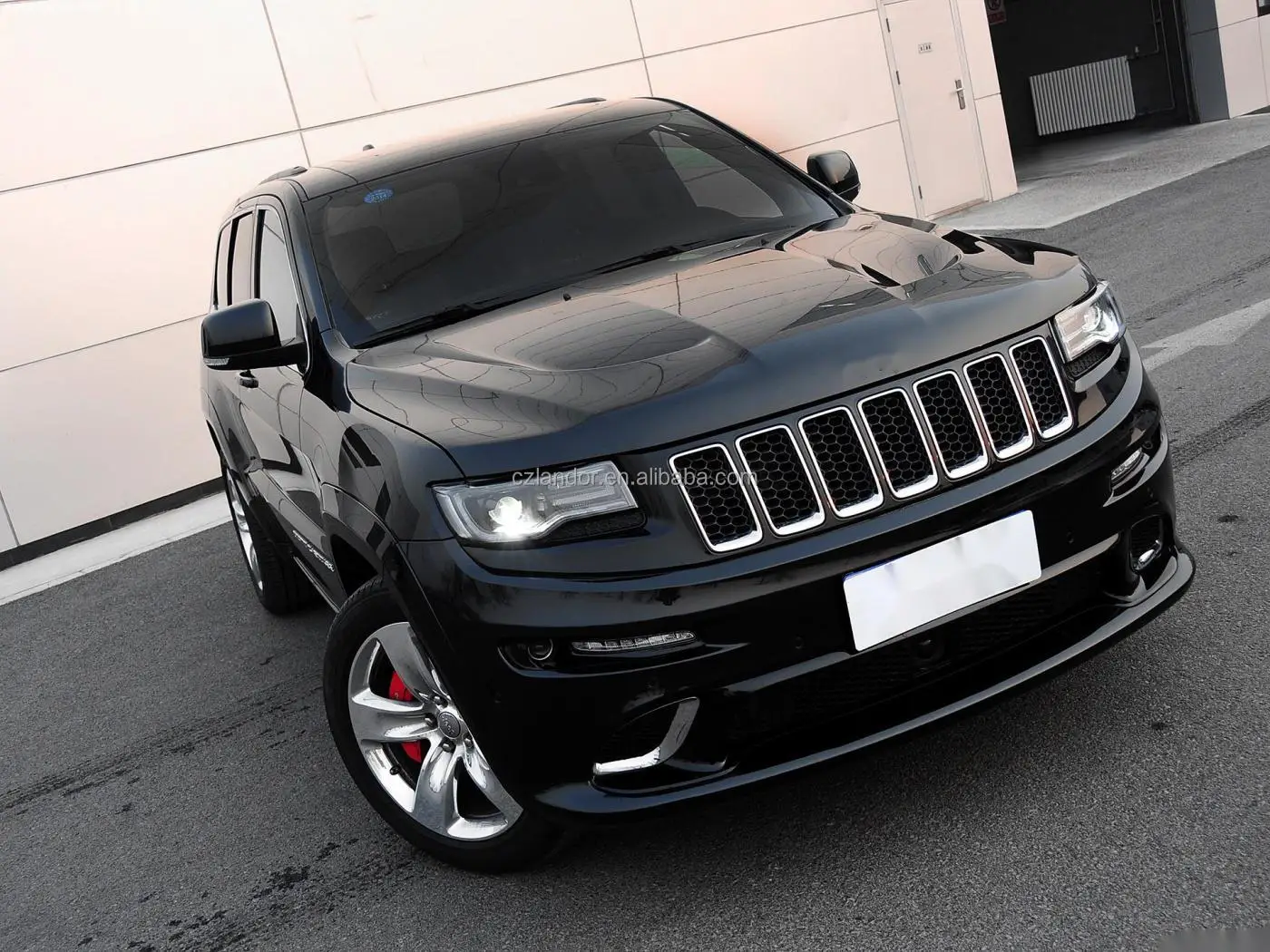 Landor Car Conversion Bumper Bodykit SRT-8 Body Kit for Jeep Grand Cherokee SRT8 2017 + PP Material