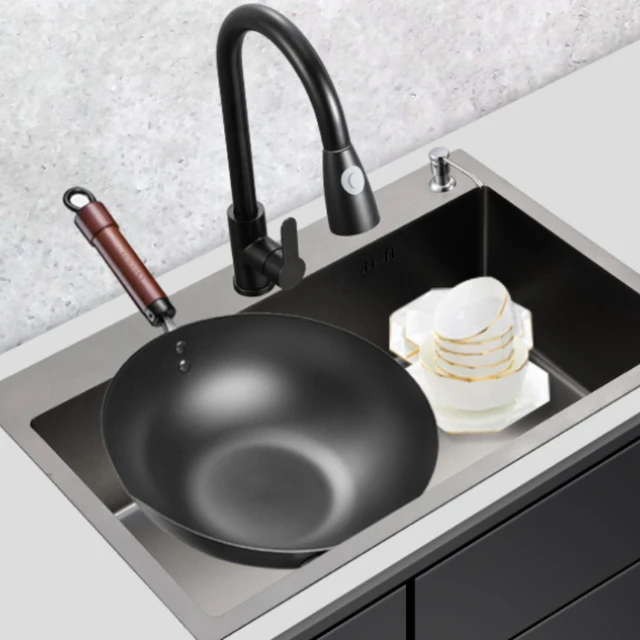 อ่างล้างจานสแตนเลส 304 สีดำ แบบหลุมเดียว พร้อมก๊อกน้ำแบบดึงออกได้ เคลือบนาโนป้องกันรอยขีดข่วน ทำความสะอาดง่าย สำหรับใช้ในครัวเรือนและเชิงพาณิชย์ 2