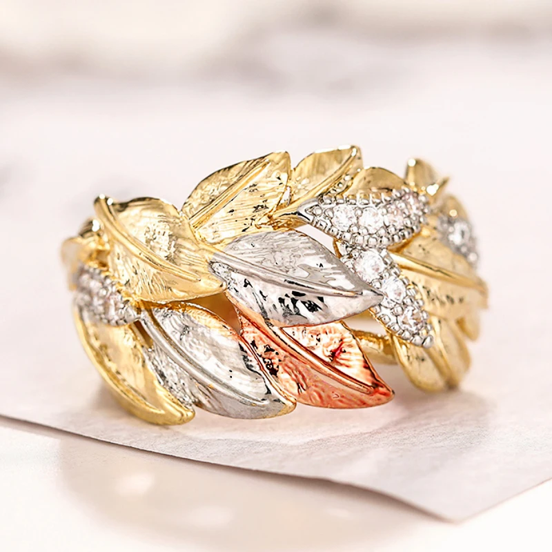 Huitan Three-tone Leaf Design Finger Rings for Women Inlaid Dazzling Cubic Zirconia New Fashion Wedding Band Luxury Lady Jewelry S4938d0827eba4b23a775b38f80155b233