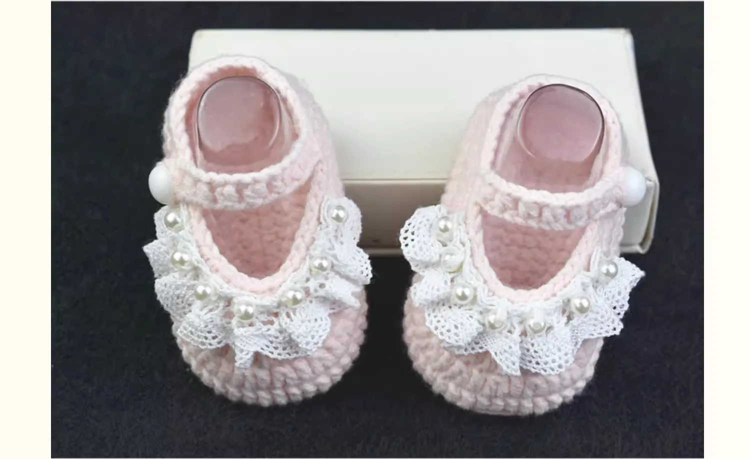 Spring and Autumn Baby Knitted Shoes, Handmade Soft soled Shoes for Newborns, Female Baby Foot Covering, Anti slip