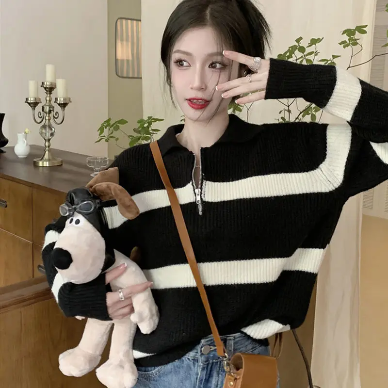 

Black and white striped Polo neck long sleeved knit sweater female autumn loose casual design sense niche pullover for women