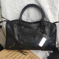 Sac à main bandoulière grande capacité pour femme, collection automne-hiver 2026, style urbain et motard, sac fourre-tout de luxe de créateur 5