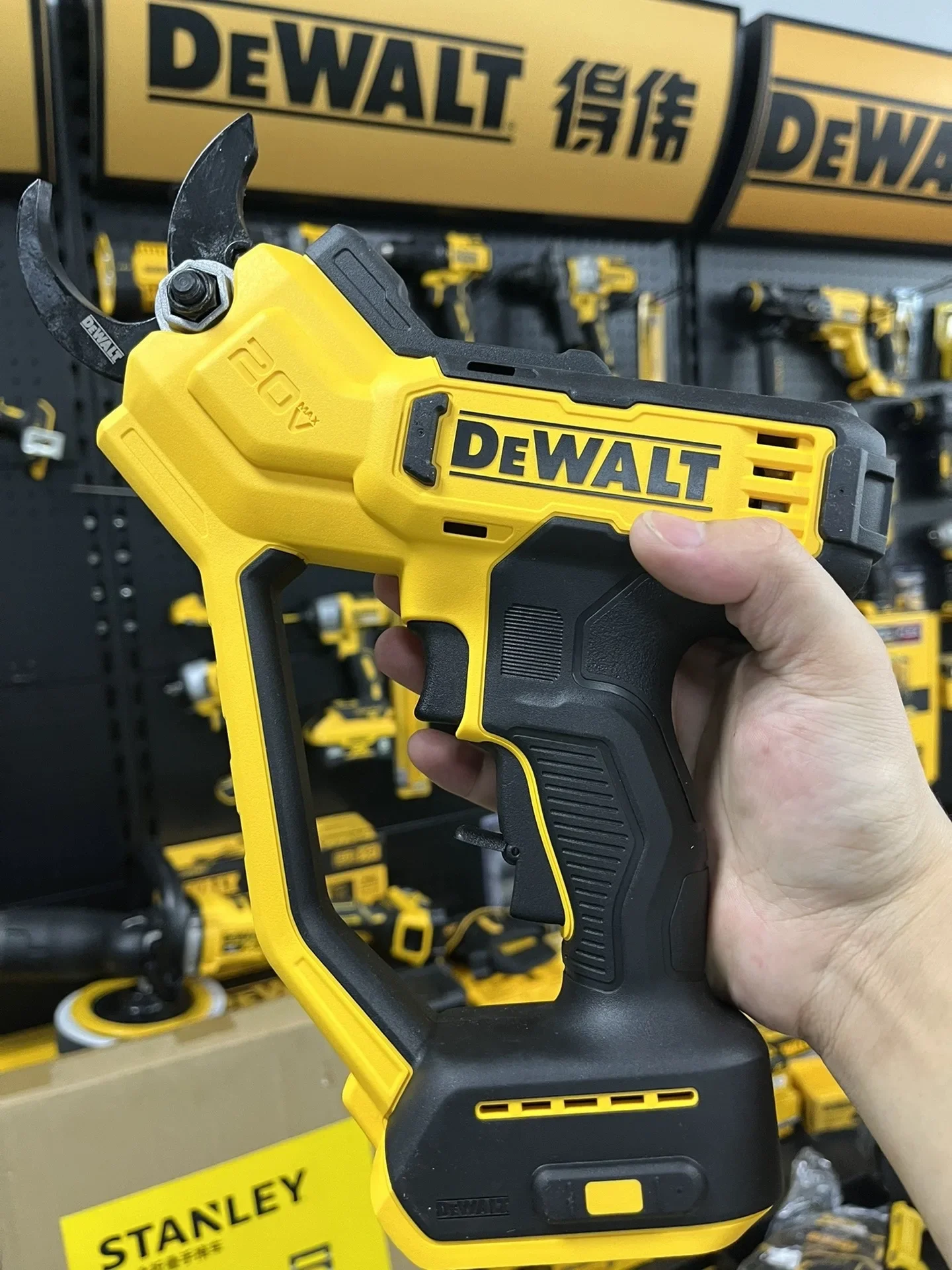 New DEWALT DCPP568 rechargeable pruning machine 20V cordless garden outdoor 38mm pruning shears bare machine only 38mm belts for men s military tactical belt specially designed for the army military s metal buckle outdoor adjustable belts
