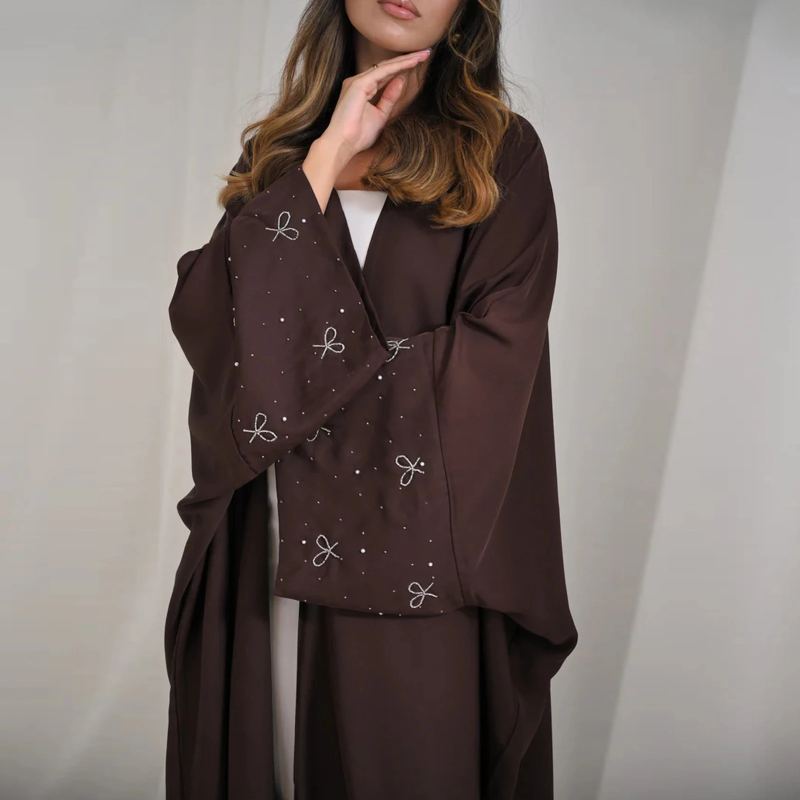 Dubai luxurious new cloak for Muslim women, decorated with beads and bow, in a solid color, elegant Arabic cardigan for Ramadan and Eid