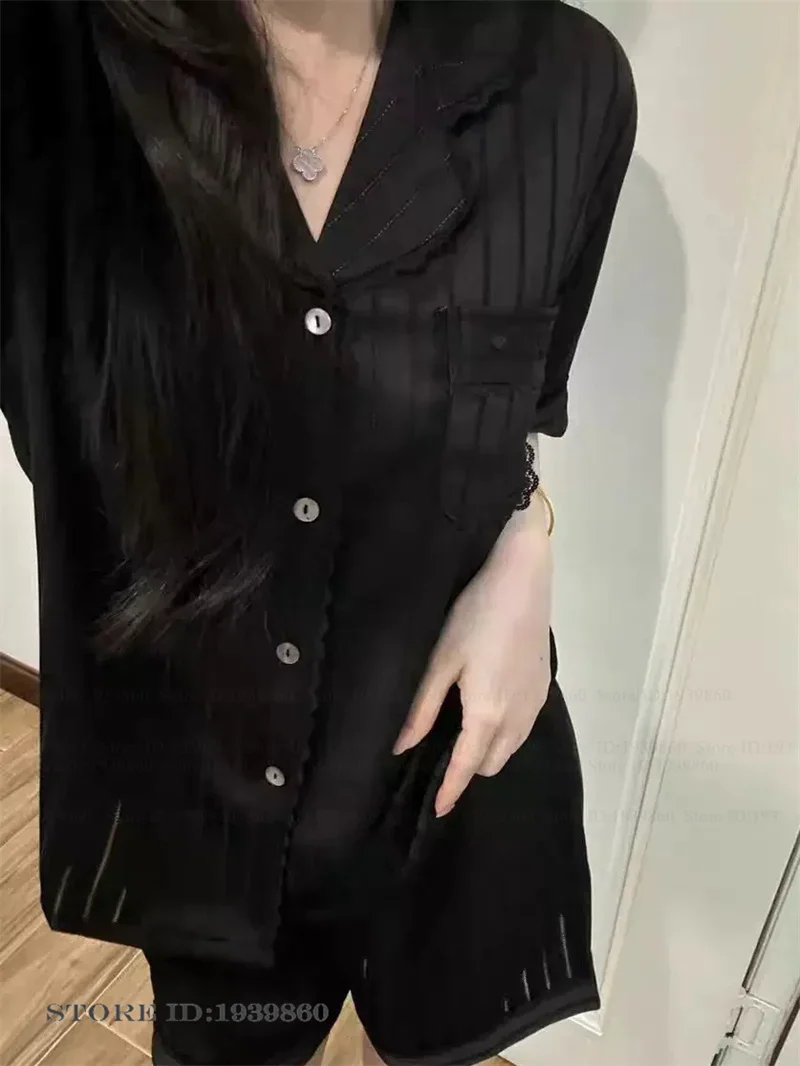 بيجامة حرير دانتيل وردي أنيقة