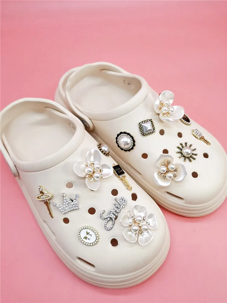 Luxury Jewelry Bear Shoe Charms Croc Pins Women Garden Clog Shoe Decoration  Diy Combination Buckle Accessories Girls Party Gifts