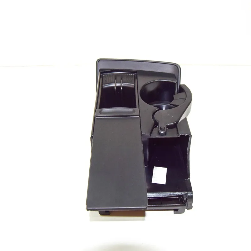 A6396800358 자동차 부품 계기판 재떨이 (우핸들용) 메르세데스-벤츠 W639 A6396800358 9B51