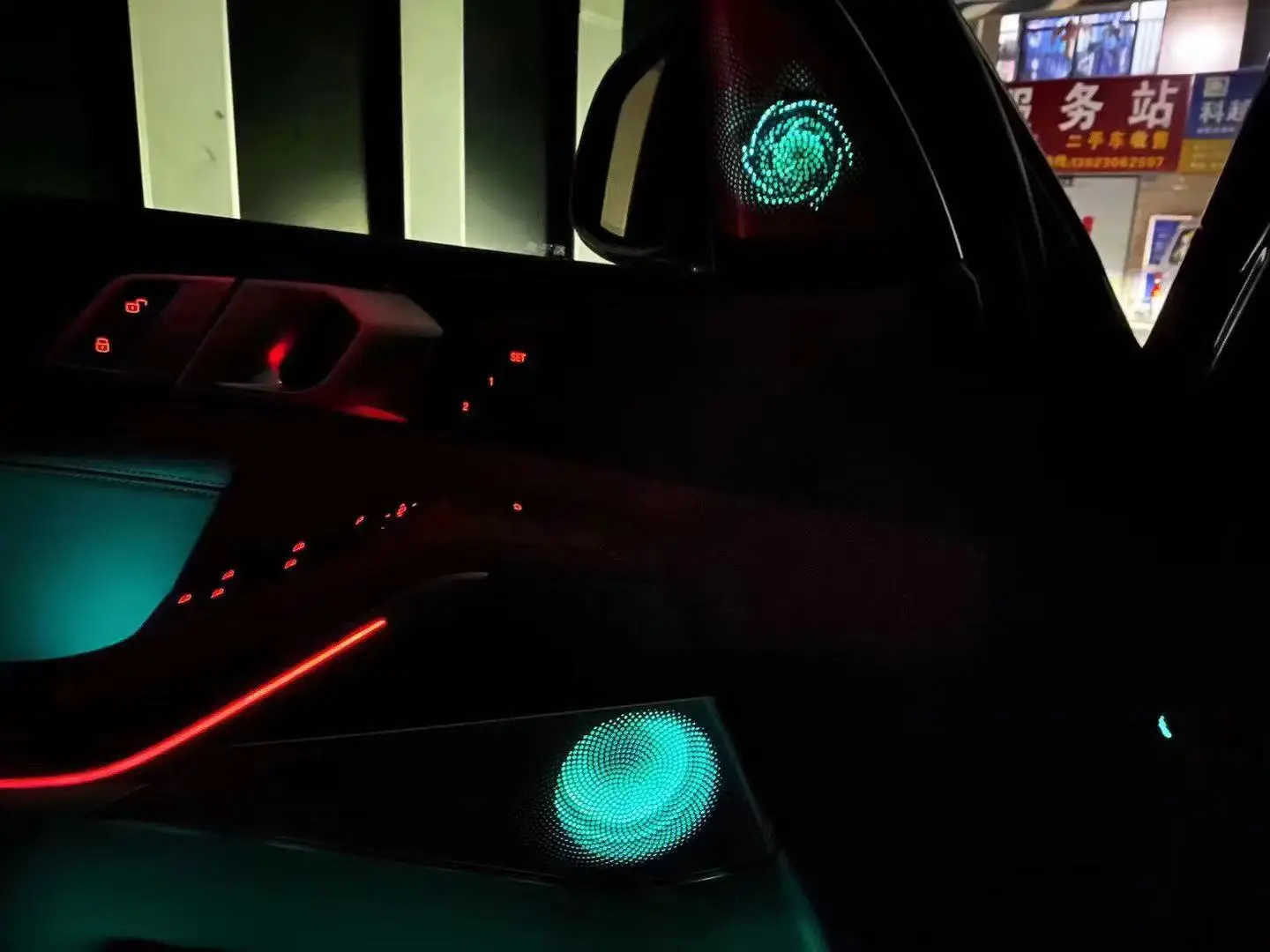 BMW X5 X7 G05 G07 시리즈용 전체 세트 LED 스피커 커버 ? 무손실 음질의 하이파이 스테레오 스피커가 탑재된 미드레인지 트위터