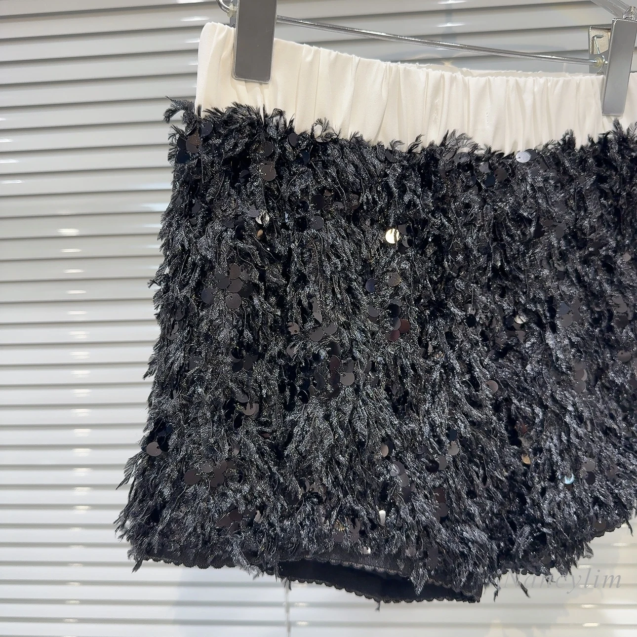 2024 Spring Women's Tassel Shorts New White Grinding Stitching Bright Silk Wool Fabric Dark Hot Girl Style Short Shorts Black