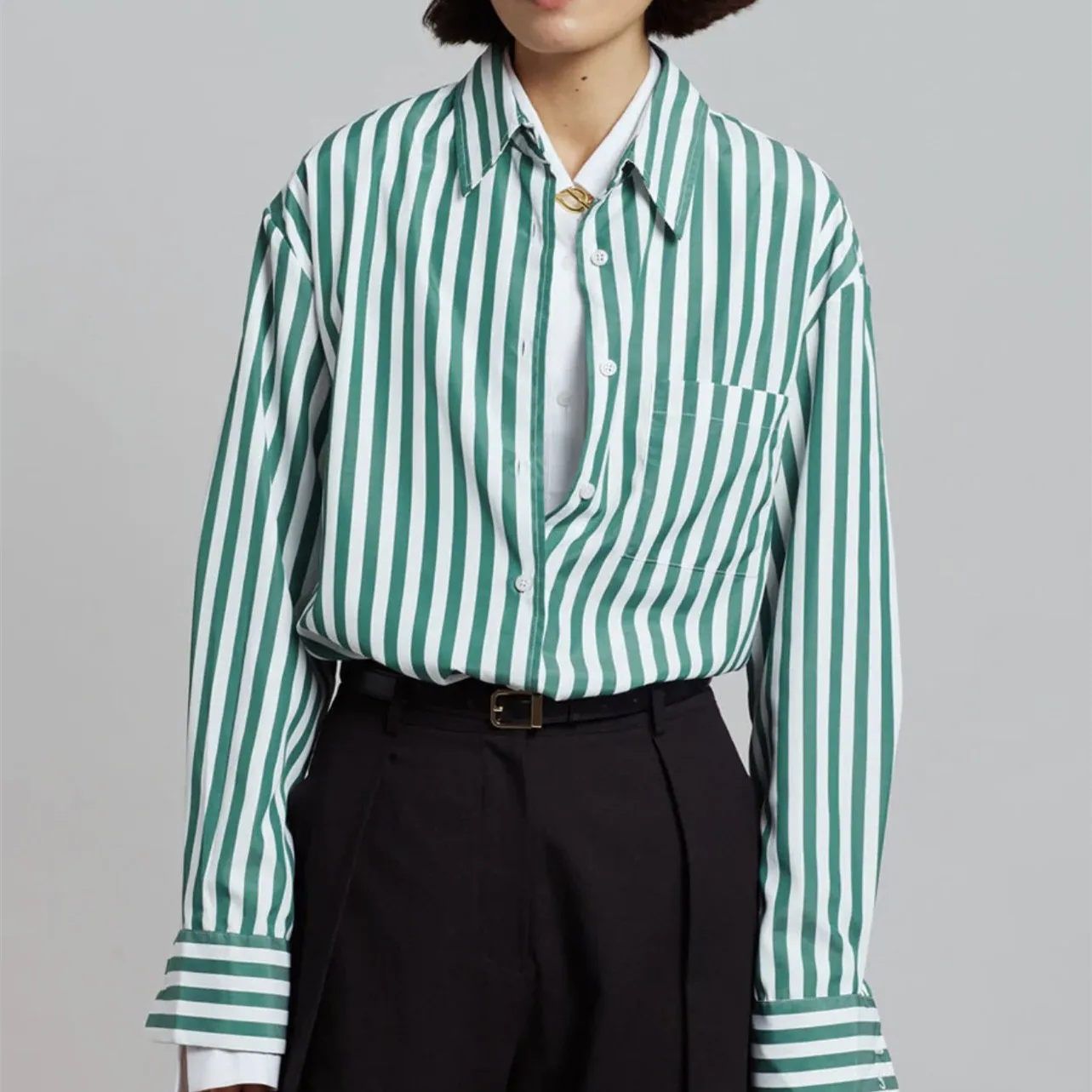 

2022 New Ladies Striped Niche Shirt Women's Single-Breasted Silhouette Simple Pocket Shirt Top for Two Colors