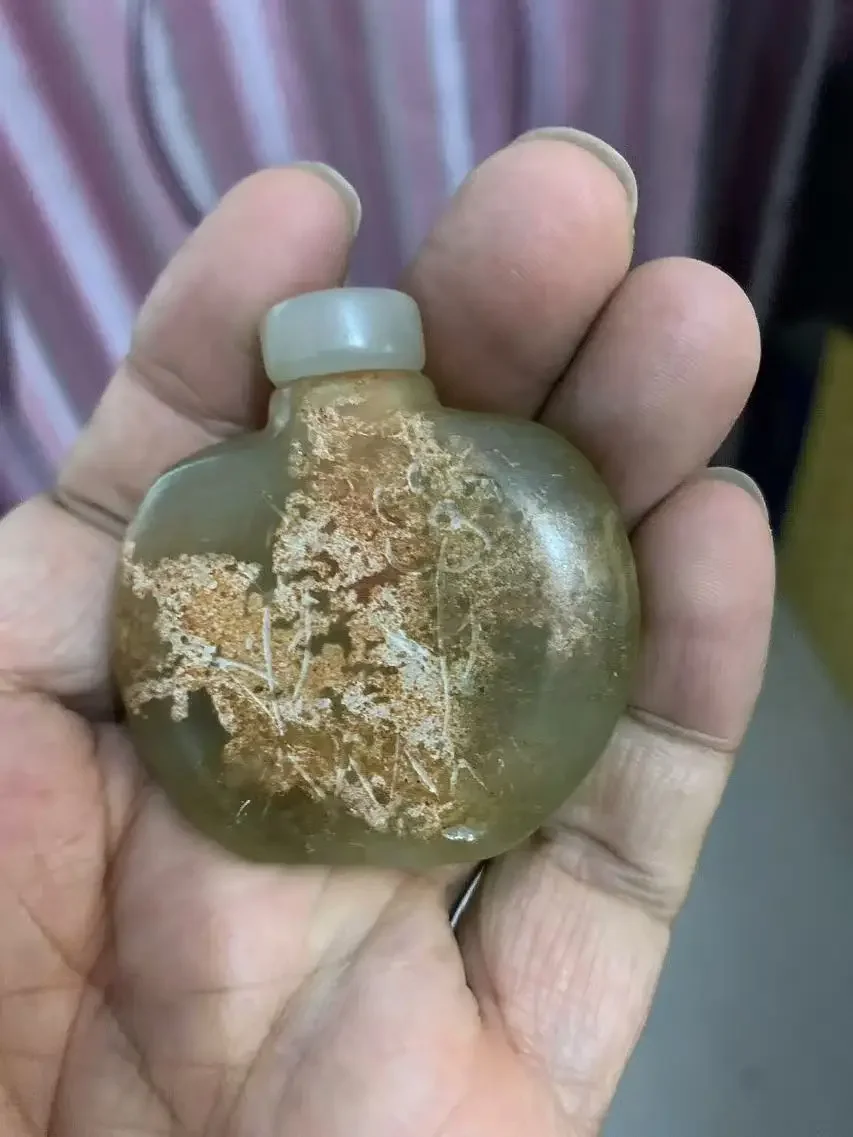 Rare Qing Dynasty  CHINESE Old He tian jade caved SNUFF BOTTLE 3
