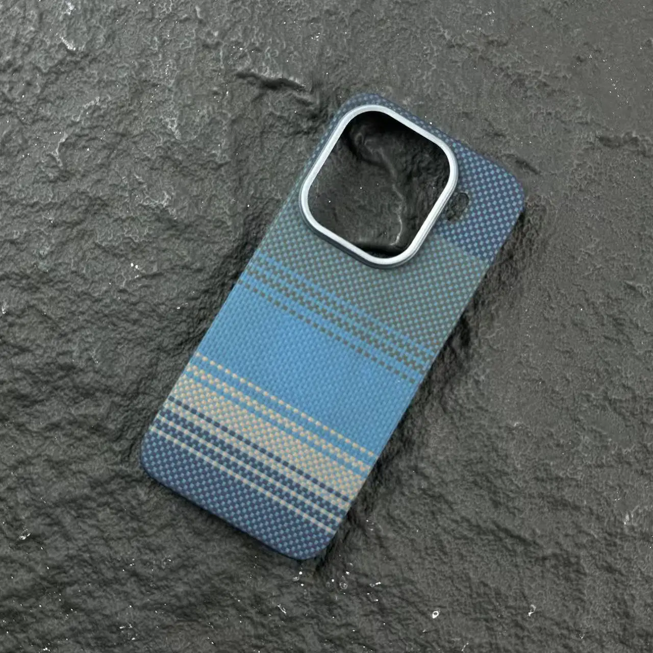 Ultra-Thin Aramid Fiber Kevlar Phone Case with Magnetic Wireless Charging Compatibility