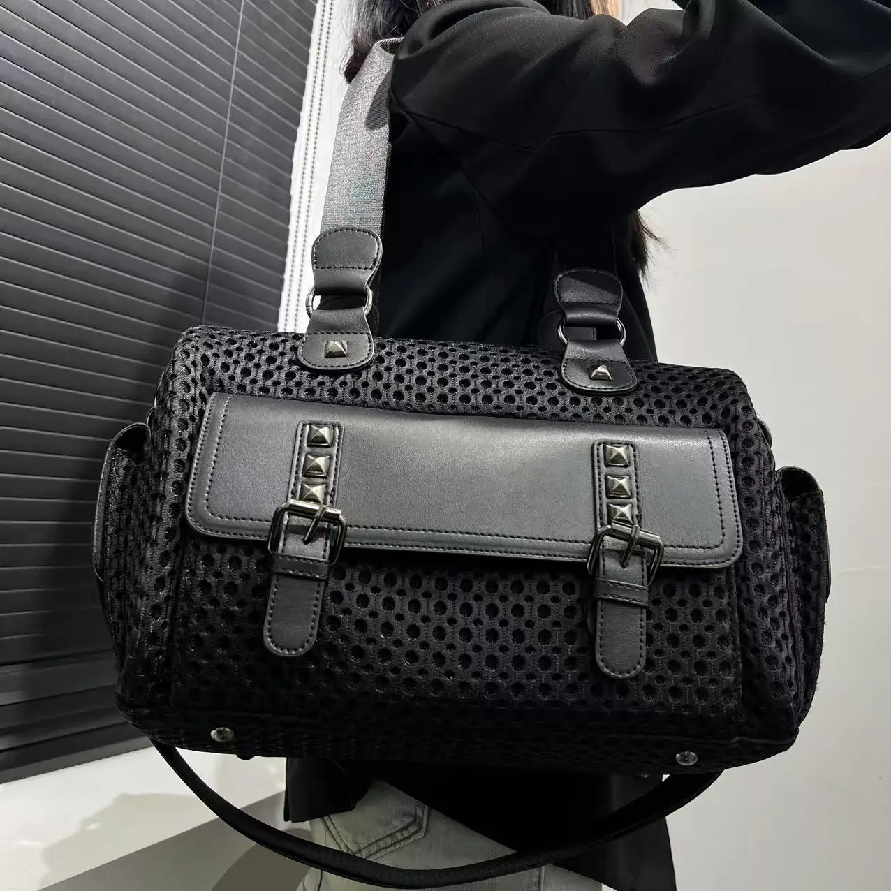 Stylische Handtasche mit großem Stauraum
