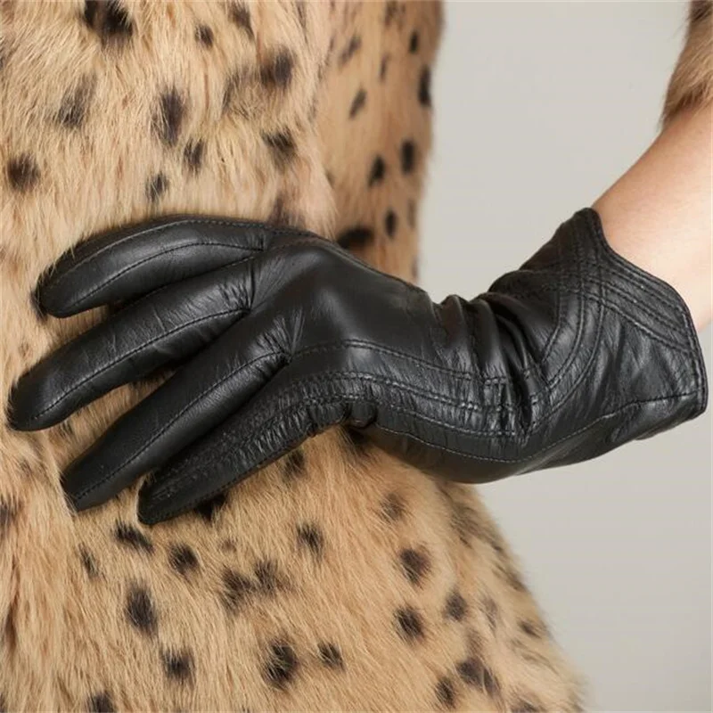 Рисунок 5 - Женские варежки из натуральной кожи