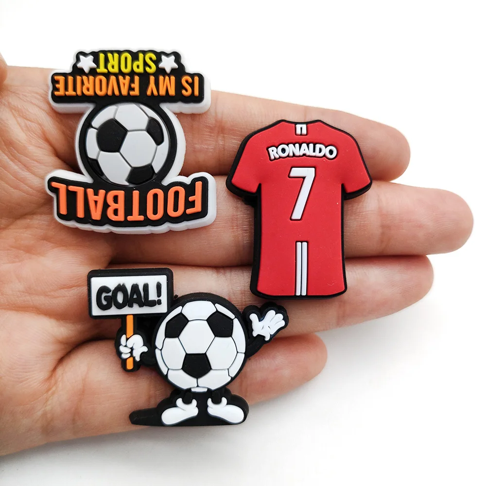 1-18pc Cartoon Football Shoe Charms Design decorazione per scarpe adatto per accessori per scarpe in PVC regali per feste per bambini e ragazzi