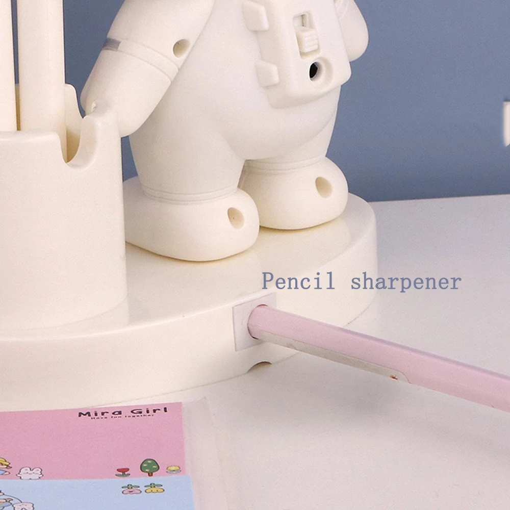 ���� �����ʰ� �ִ� â������ ���� ����� LED ���͵� ����ũ ����, ħ�� �� ���� ���� ���̺� ����, ��� �л� �� �߰� ����