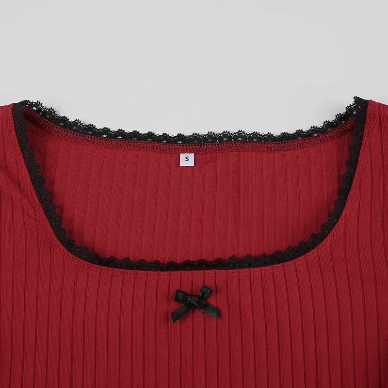 Blusas navideñas de manga larga con cuello cuadrado y ribete de encaje para mujer, bonitas y con un toque festivo.