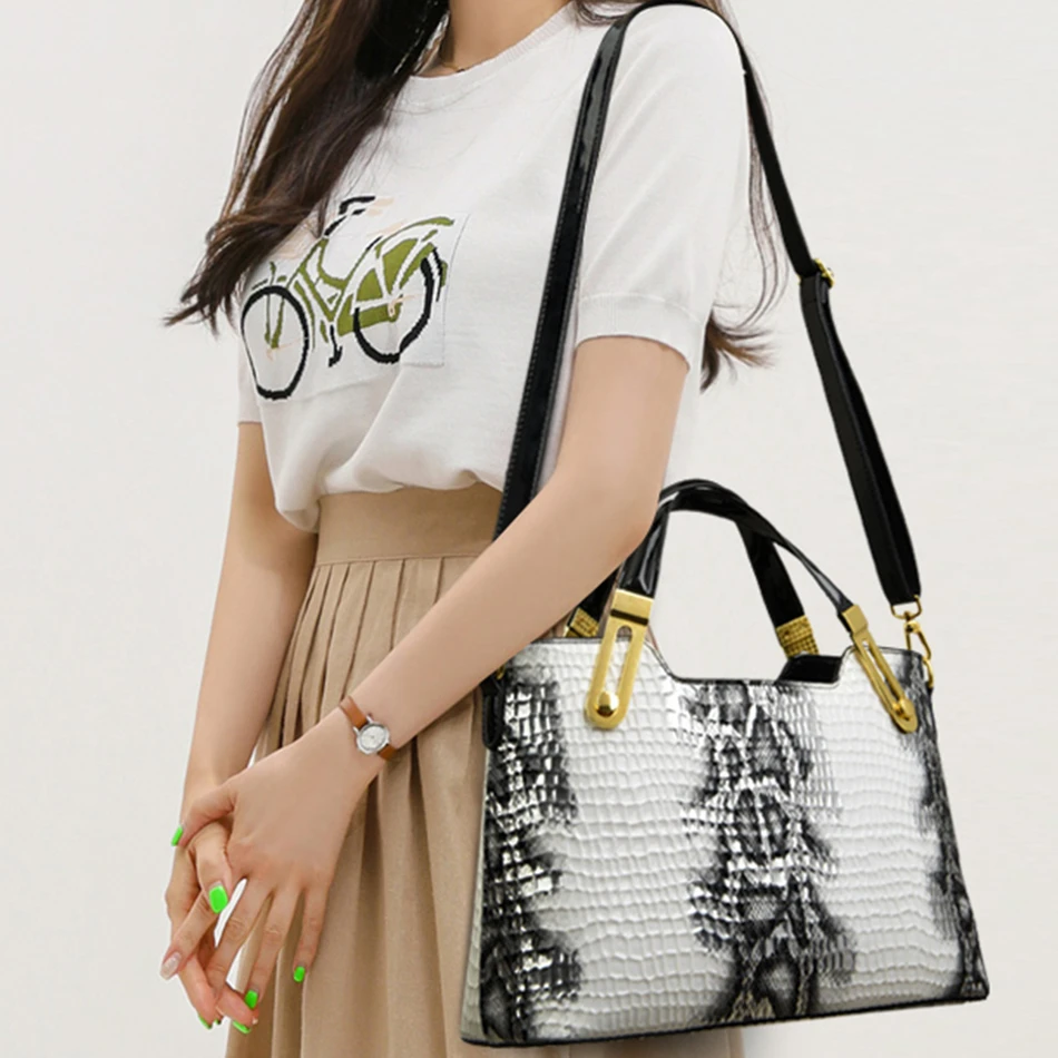 Fashion Trend Noble Women Handbag Python Pattern Luxury Ladies Party Handbag and Purse Elegant Wedding Party Casual Tote 2023