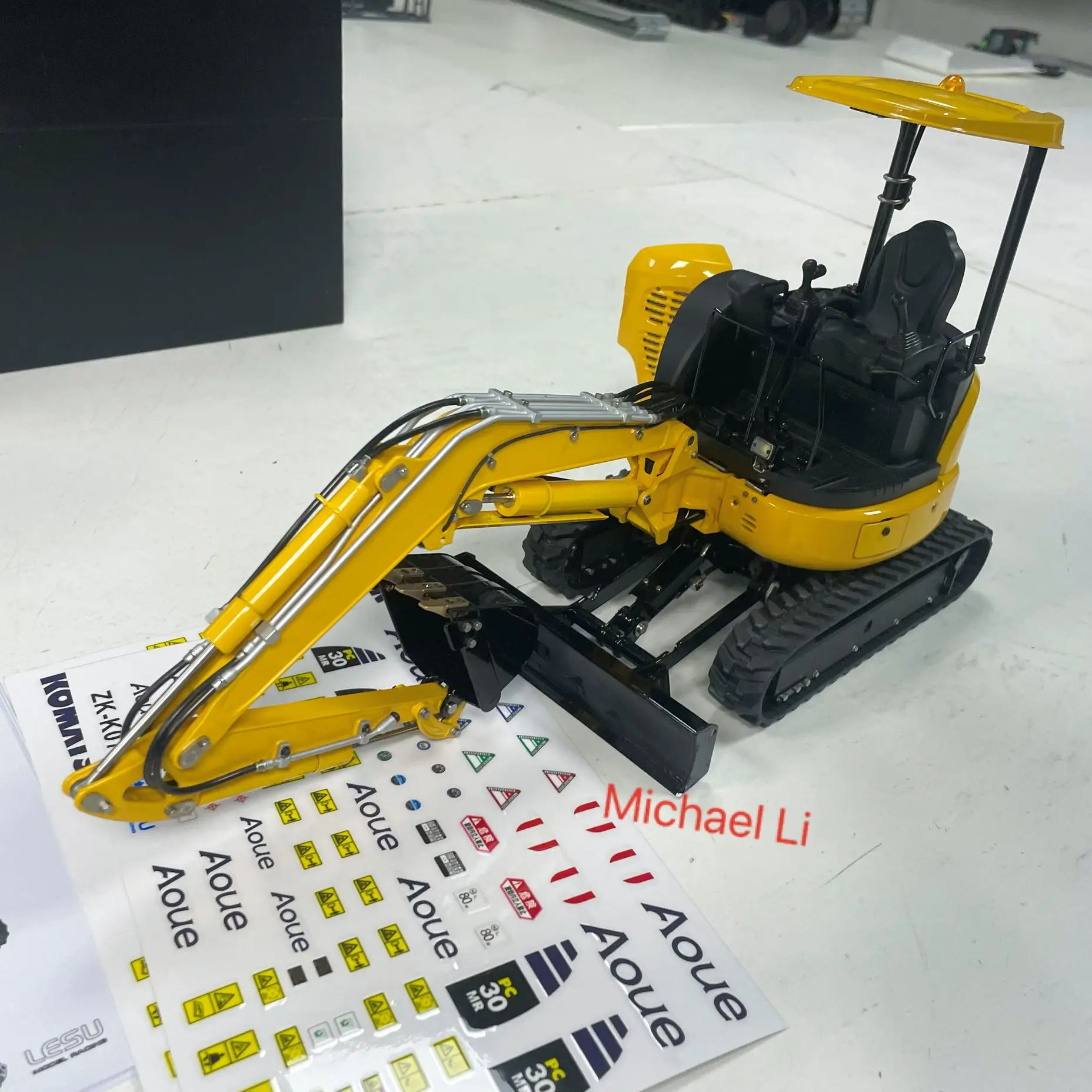KIT LESU PC30 RC Mini Excavator 1/14 Scale RC Hydraulic Metal Digger Machine Light System Remote Control Vehicle Model for Adult 3