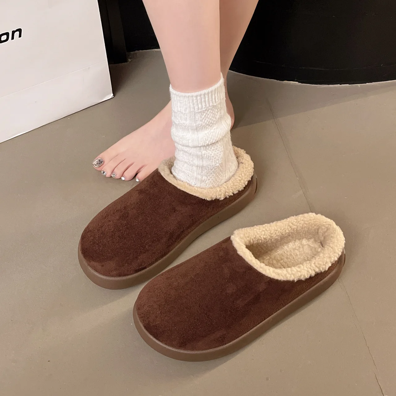2025 Winter New women Fleece Lined Warm Cotton Slippers Winter Home Indoor Non Slip Thick Soled Comfortable Plush Slipper