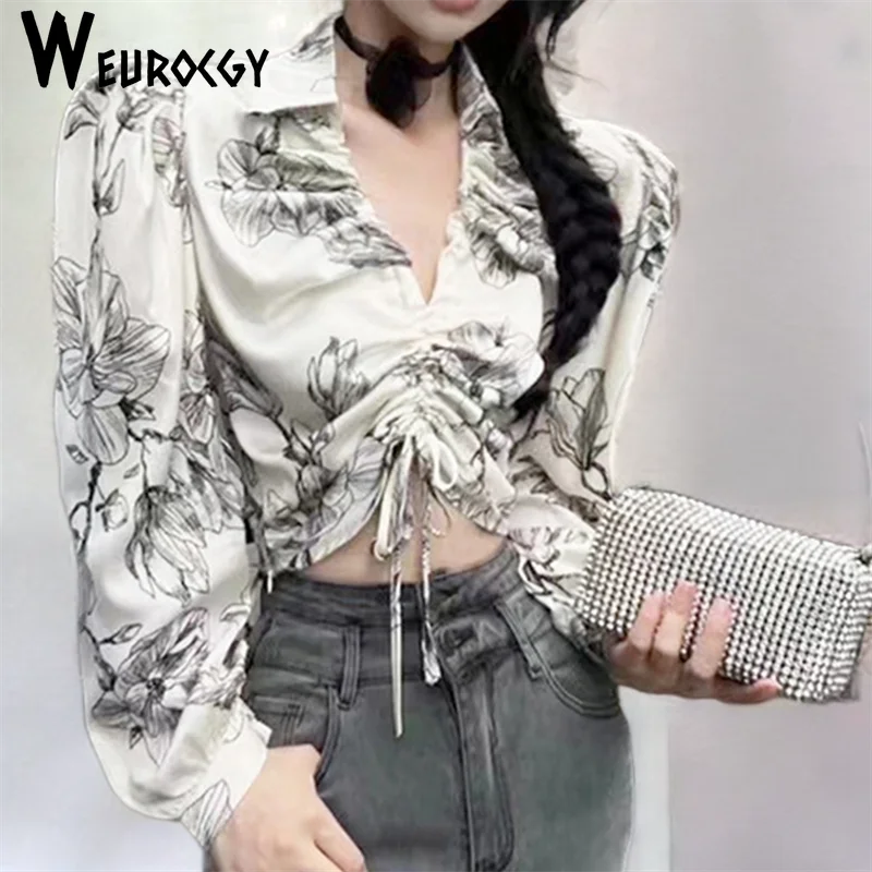 

Женская блузка с V-образным вырезом и рукавами-фонариками