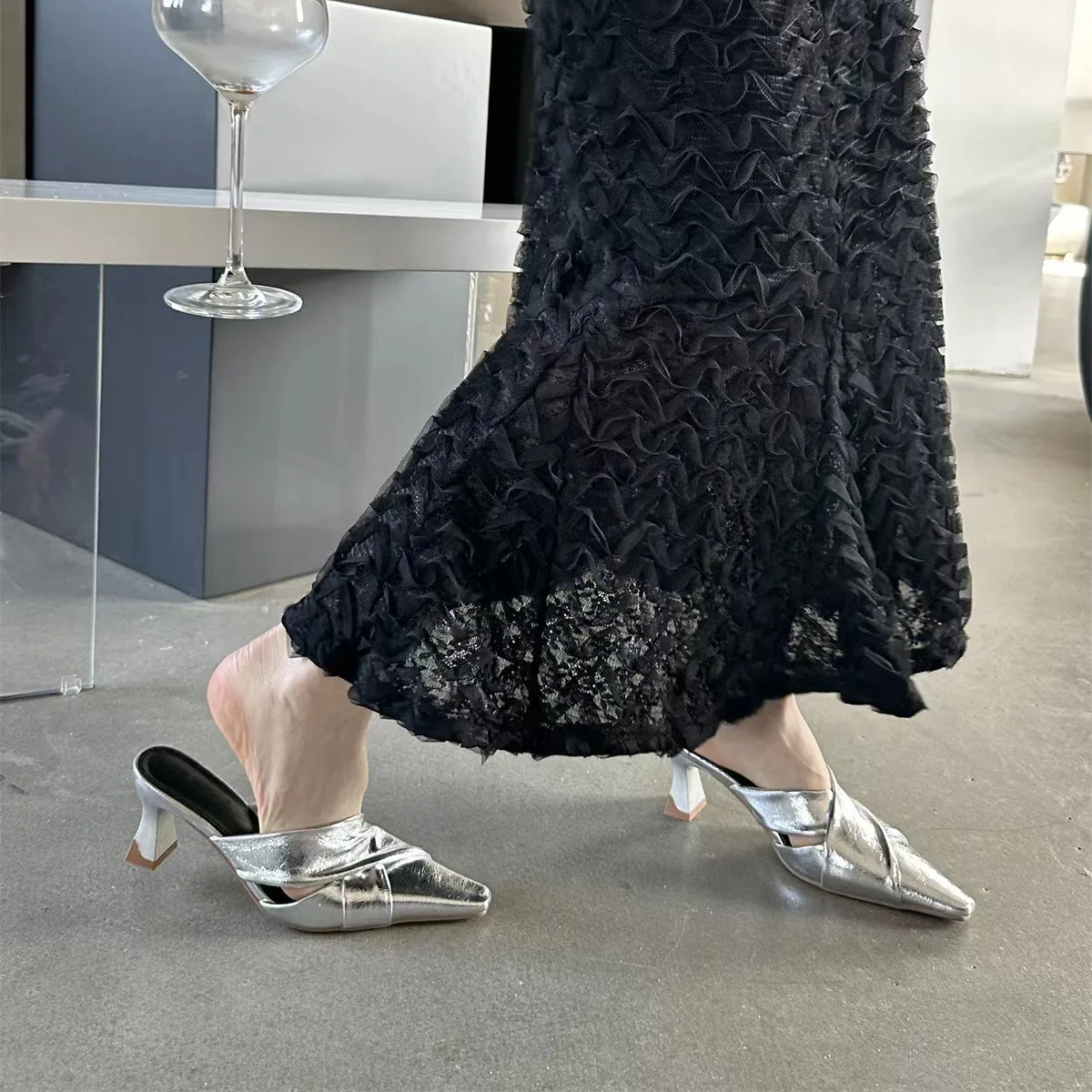 Baotou Half Slippers, Fashionable Women's Shoes for External Wear, New Niche Designs Stylish Pointed Toe Shoe In The Middle Heel