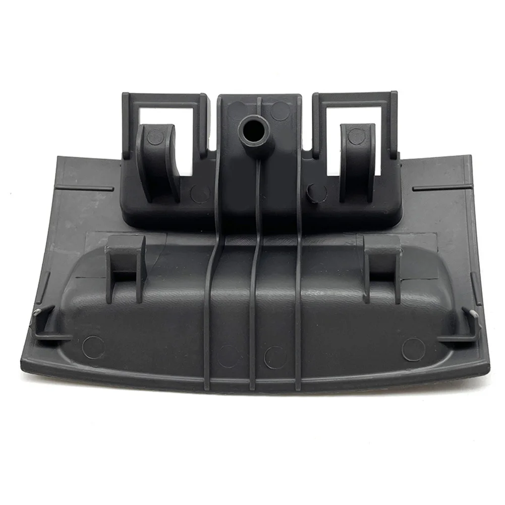 견고하고 신뢰할 수 있는 후면 콘솔 팔걸이 커버는 '11년부터 '18년까지의 폴로 시리즈에 맞게 설계되었습니다.