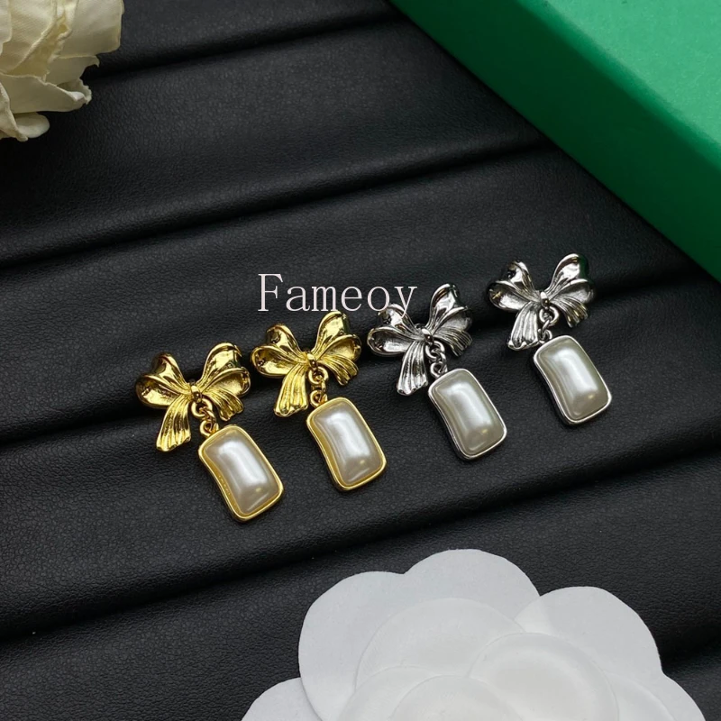 2024 New Fashion Simulation Pearl Inlaid Geometric Women's Earrings