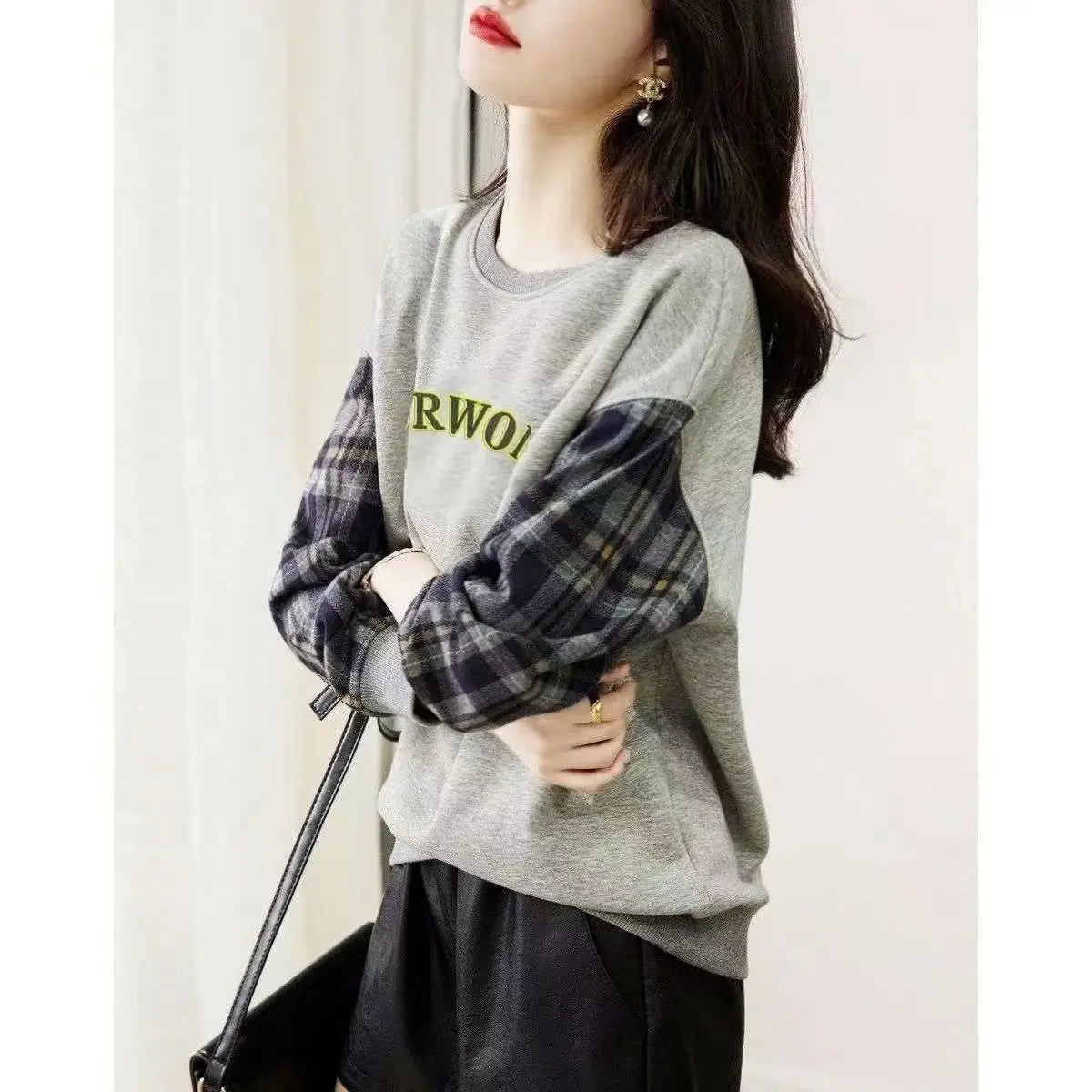 2023 Winter Women's New Fashion Embroidery Thickened Round Neck Long Sleeve Panel Printing Comfortable Versatile Sweater