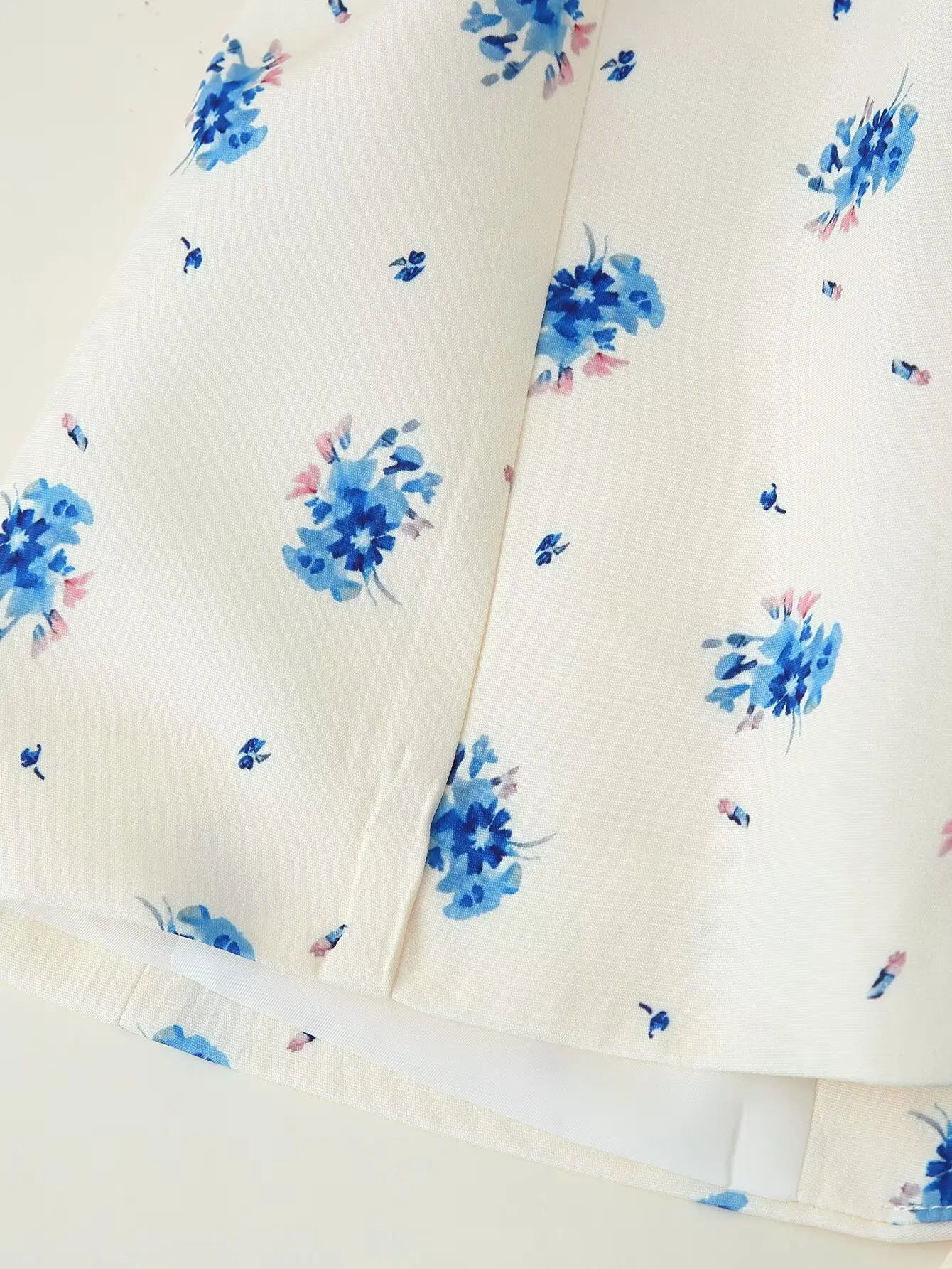2025 Spring Autumn Lacing Up Bow Sashes Beige Floral Print Blazer Boyfriend Vintage Women Front Pockets Loose Suit Fashion Coat