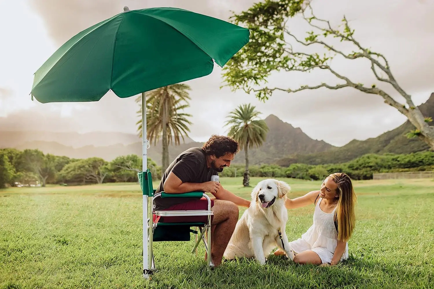 a Picnic Time Brand Outdoor Canopy Sunshade Beach Umbrella 5.5' - Small Patio Umbrella - Beach Chair Umbrella