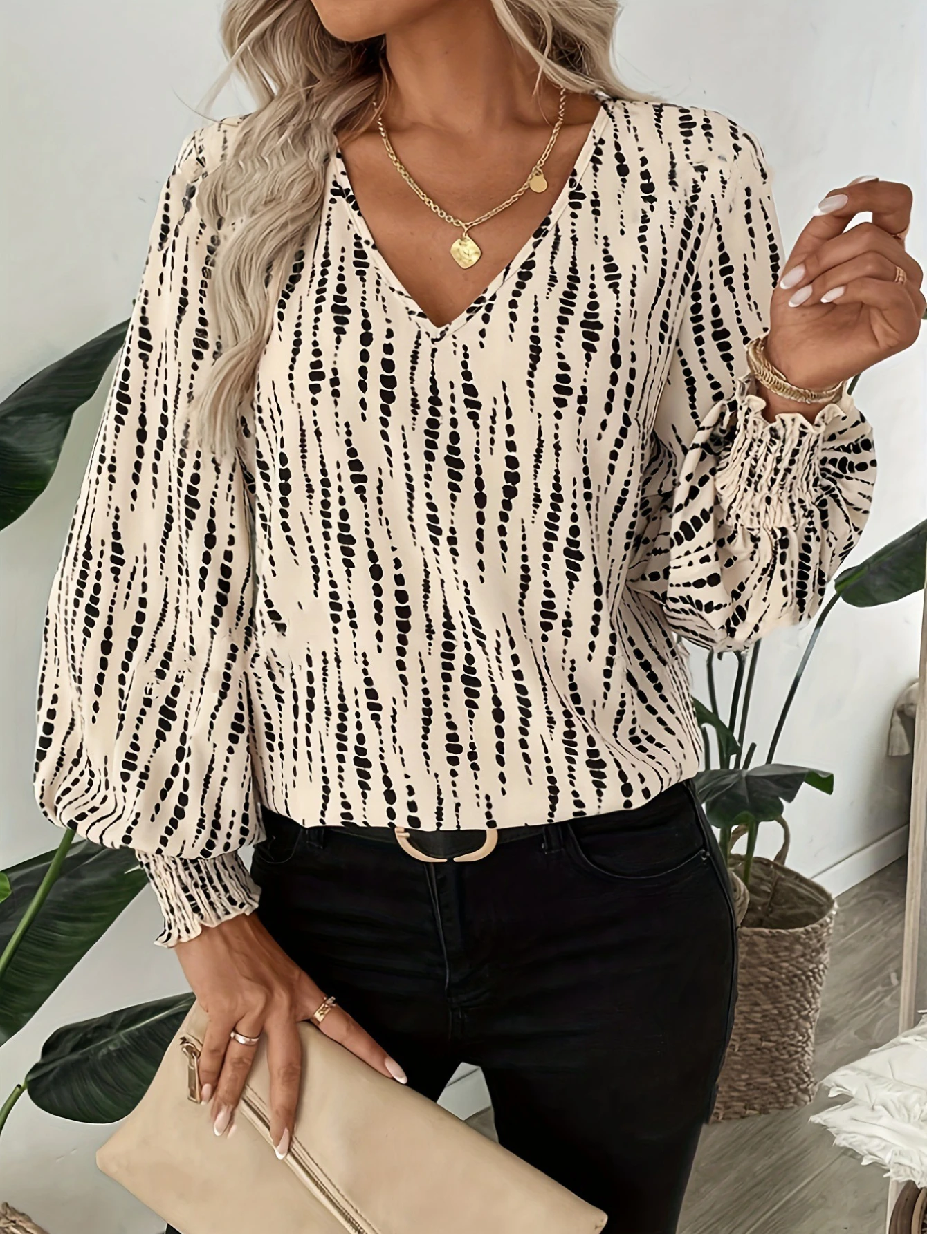2025 New Y2k Women's V-neck Chiffon Shirt Printed Lantern Sleeve Pleated Long Sleeve Fashion Shirt Elegant Tops Casual Blusas