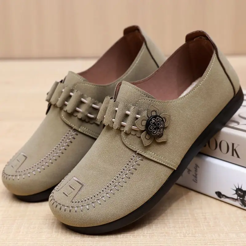 Woman tour travelling moccasins flats Comfort pu leather flats women's spring loafers with flower button grandma leisure shoes