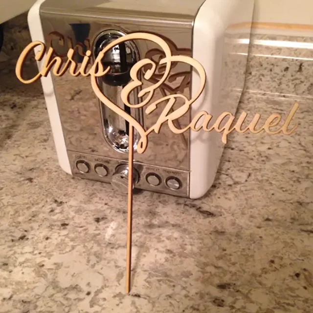 맞춤형 나무 하트 케이크 토퍼: 특별한 날을 위해 독특하고 아름답게 장식하세요